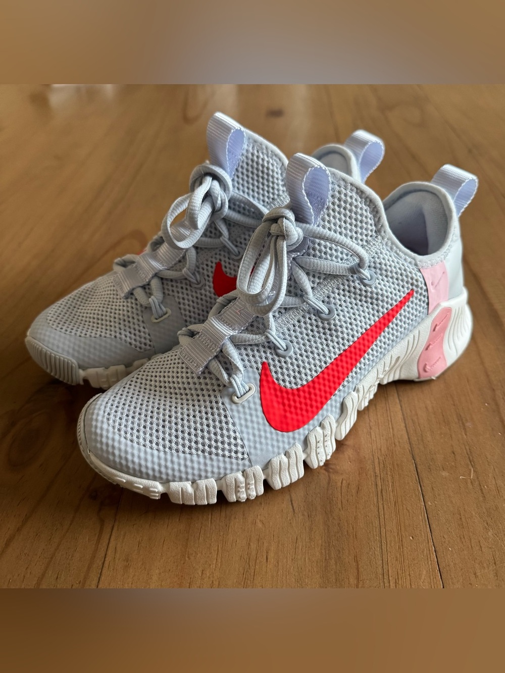 Nike Free Metcon 3 Football Grey Bright Crimson Women's Size 6.5 CJ6314-006